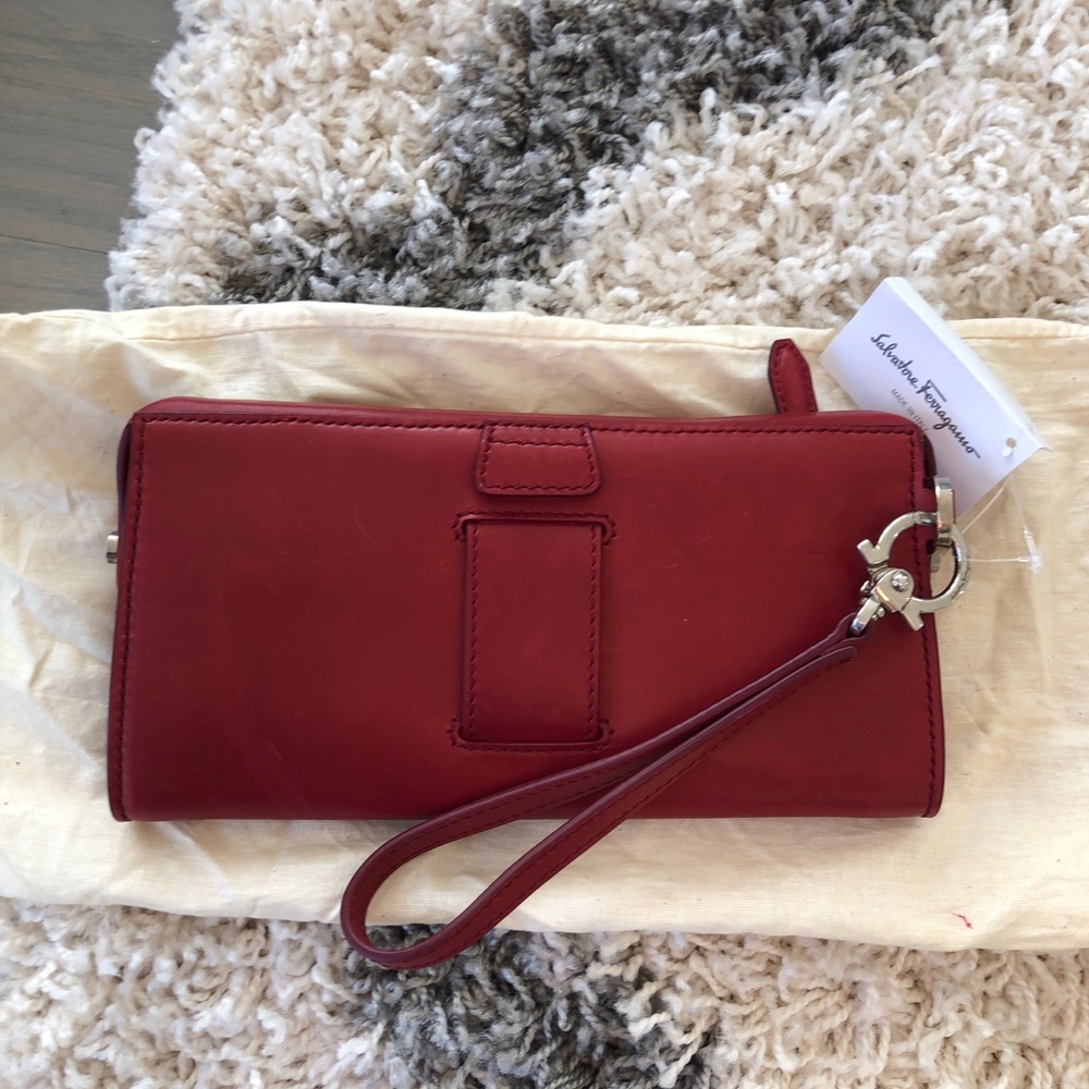 Ferragamo Folded Clutch Calfskin in pomegranate